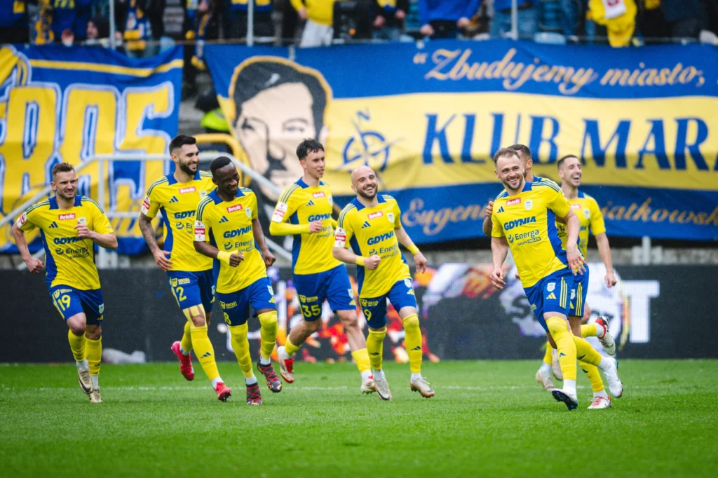 Arka Gdynia Bangkit di Puncak Ekstraklasa: Kisah Kebangkitan dan Tantangan di Balik Lapangan