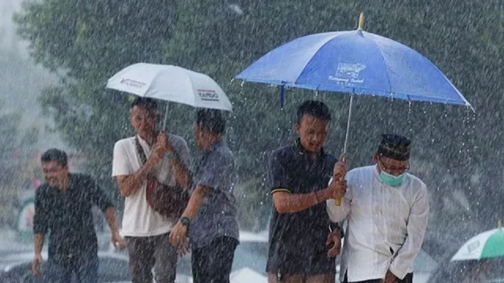 Cuaca Jakarta Hari Ini: Cerah Pagi, Berawan Tebal Siang, Hujan Ringan Sore hingga Malam