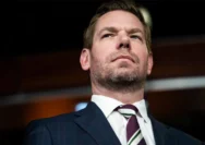 Drama Politik California: Eric Swalwell Mundur, GOP Bergembira tapi Terbelah, dan Investasi Chesapeake Gold Menggeliat