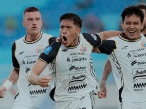 Eksel Runtukahu Cetak Brace, Persija Hancurkan Persebaya 3-0; Pujian Pelatih dan Prospek Timnas Menggema
