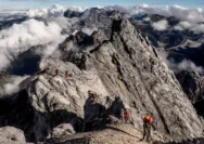 Gunung Carstensz: Menyelami Puncak Tertinggi Indonesia yang Paling Mematikan