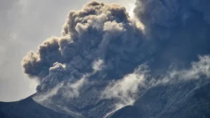 Gunung Marapi Erupsi Kembali Pagi Ini, Waspada Lahar Dingin di Sumbar!