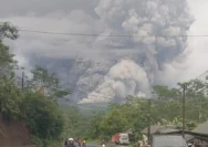 Gunung Semeru Erupsi Hebat, Awan Panas Menyentuh Jarak 4,5 km di Sekitar Besuk Kobokan