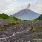 Gunung Semeru Meletus 7 Kali Beruntun, Kolom Abu Mencapai 1,1 km – Ancaman Besar di Jawa Timur