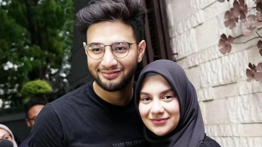 Ibunda Irish Bella Lontarkan Sindiran Pedas, Ammar Zoni Dijadikan 'Kambing Hitam' dalam Kegaduhan Media Sosial