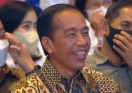 Jokowi Tertawa Dihadapkan Tuduhan Suap Rp50 Miliar ke Rismon: Logikanya Di Mana?