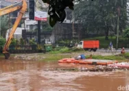 Kali Pesanggrahan Meluap, Akses Cinere‑Pondok Cabe Terputus dan Kendaraan Terendam