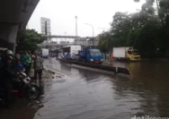 Kepulan Asap Hitam dan Macet 2 km di Grogol Sukoharjo: Dampak Banjir, Oli, dan Lalu Lintas