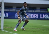 Kiper Persib Teja Pulang Kampung, Siap Raih Poin Penting di Tanah Kelahiran