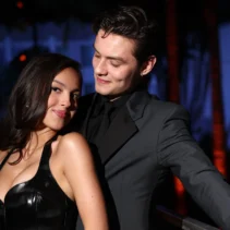 Louis Partridge Jadi Sorotan: Dari Lokasi Video Olivia Rodrigo hingga Peran Baru di Film 'Heartstopper'