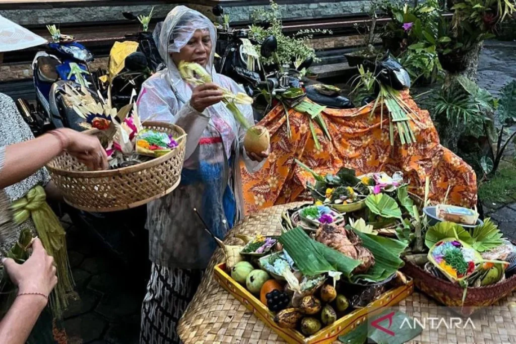 Makna Mendalam Tumpek Landep: Penajaman Pikiran di Balik Tradisi Hindu Bali