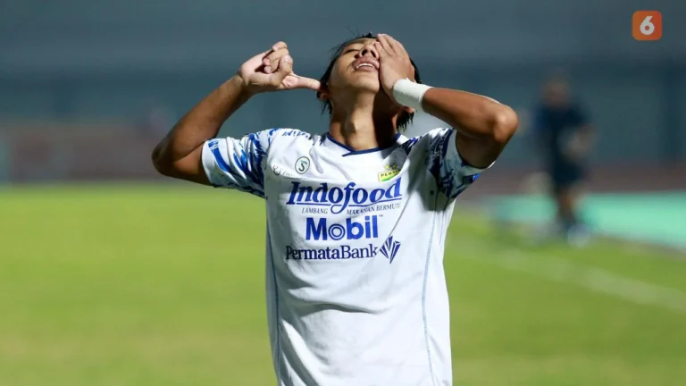 Max Timisela: Bintang Muda Persib Bandung yang Menggebrak Lapangan dan Akademi