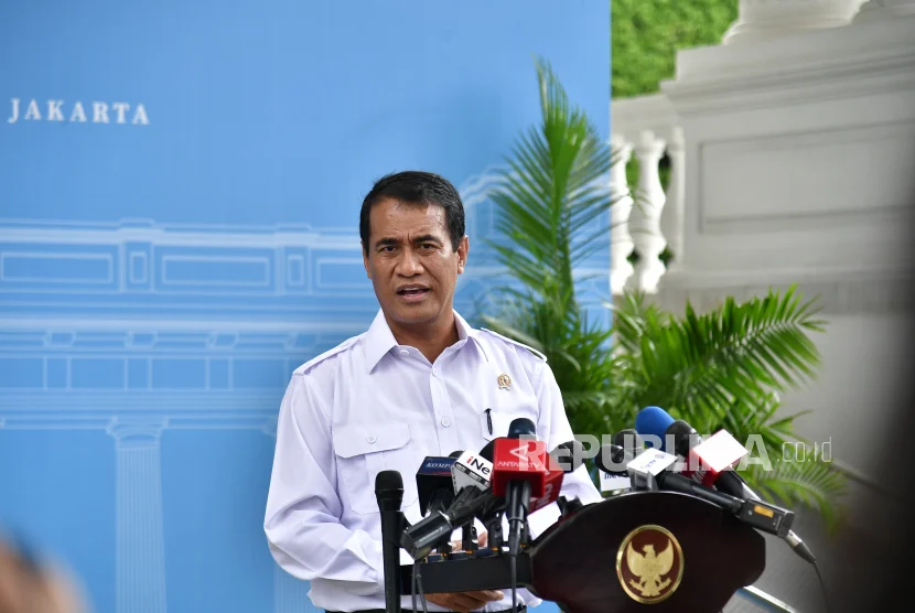 Menteri Pertanian Andi Amran Sulaiman Gencarkan Kebijakan Besar: Stok Beras Tertinggi, Solar Dihentikan, Traktor Listrik Dipesan