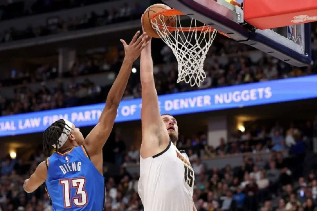 Nuggets Tundukkan Trail Blazers dalam Duel Panas, Jokic Cetak Triple-Double Memukau