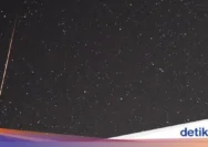 Objek Bercahaya Misterius Melintas di Langit Bengkulu: Penjelasan Pakar Astronomi dan Analisis Fenomena Serupa