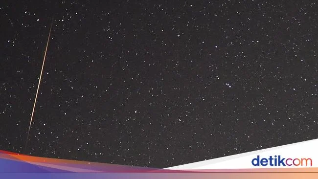 Objek Bercahaya Misterius Melintas di Langit Bengkulu: Penjelasan Pakar Astronomi dan Analisis Fenomena Serupa