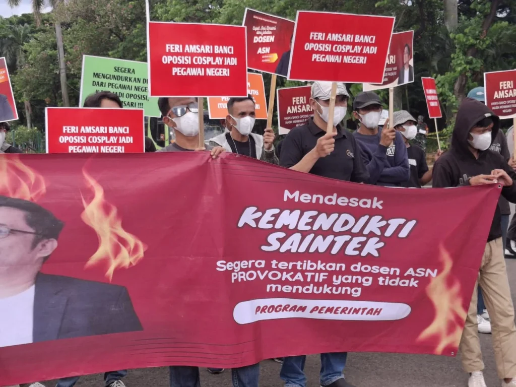 Pigai Tolak Pemolisian Kritik Feri Amsari, Sebut Ada Skenario Downgrade Pemerintah