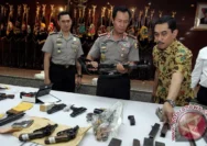 Polri Bongkar Jaringan Senjata Ilegal: Tangkap 'Ki Bedil' Setelah 20 Tahun Beroperasi di Bandung
