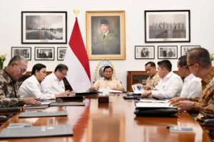 Prabowo Kumpulkan Seluruh Pimpinan Kementerian dan BUMN dalam Rapat Besar di Istana: Sinergi Nasional di Tengah Geopolitik Tidak Pasti