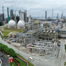 Rusia Tancap Investasi, Gaji Tinggi di Kilang Pertamina: Dinamika Baru Industri Minyak Indonesia