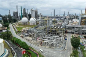 Rusia Tancap Investasi, Gaji Tinggi di Kilang Pertamina: Dinamika Baru Industri Minyak Indonesia