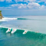 Sejarah Uluwatu Surfing: Dari Pantai Tabu Menjadi Surga Selancar Dunia