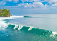 Sejarah Uluwatu Surfing: Dari Pantai Tabu Menjadi Surga Selancar Dunia
