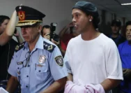 Skandal Paspor Palsu Ronaldinho: Penahanan Lima Bulan, Penangkapan Dalia Lopez, dan Kontroversi Kehidupan Gemerlap Sang Legenda