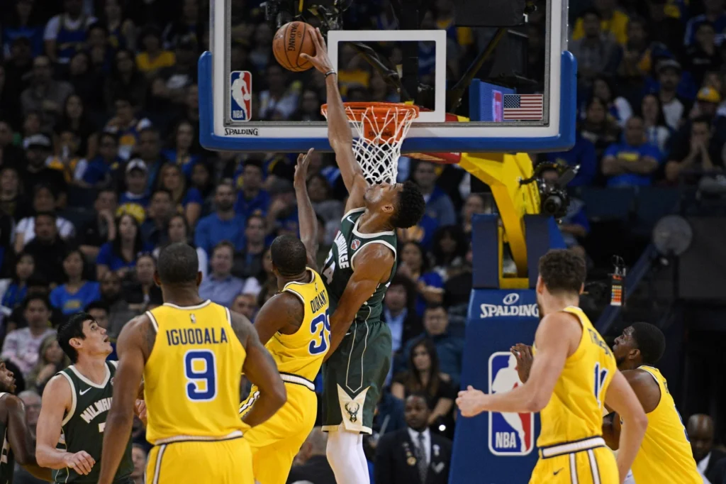 Suns Gigit Warriors 111-96 di Play-In: Green 36 Poin, Booker Tersulut, Draymond Dilempar