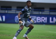 Teja Paku Alam Siap Samai Rekor Clean Sheet 17 Laga, Persib Bandung Tantang Bali United di GBLA