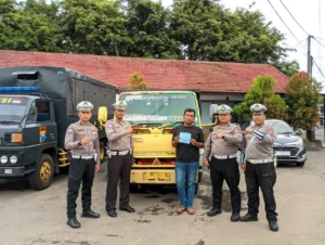 Travel Ugal-Ugalan di Tol Purbaleunyi: Polisi Selidiki, Sopir Ditetapkan Tilang dan Dipecat