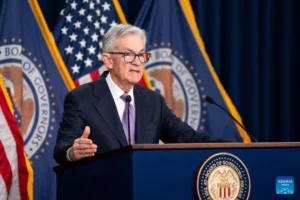 Trump Ancaman Pecat Powell dan Proyeksi Defisit APBN Turun 2,8%: Dampak Politik dan Fiskal Global