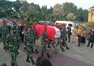 Upacara Pemakaman Serka Anumerta Muhammad Nur Ichwan di TMP Giri Dharmoloyo: Penghormatan Militer dan Duka Keluarga