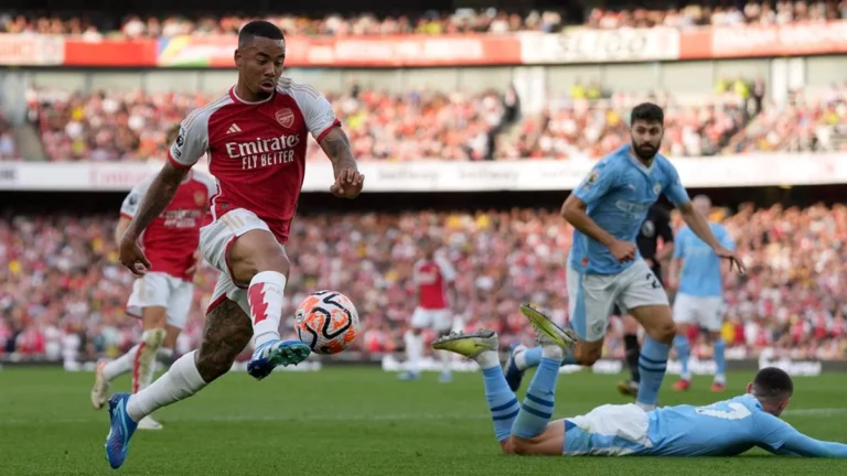 Wenger Yakin Arsenal Juara Liga Inggris Meski Dihantam Tekanan Manchester City