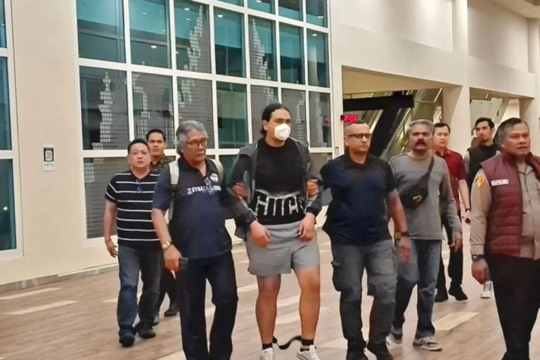 WNA Australia Tertangkap di Bangunan Kosong Kuta, Luka Kaki Parah dan Penolakan Evakuasi