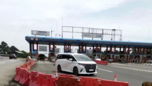 Xpander Berkobar di Lajur 4 Tol Jagorawi, Lalu Lintas Arah Jakarta Tersendat